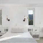 Iris Hotel 3*