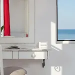 Iris Hotel 3*
