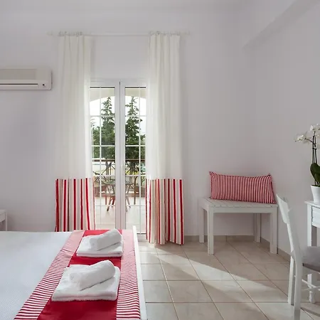 Iris Hotel 3*