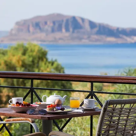 Iris Hotel 3*
