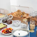 Iris Hotel 3*
