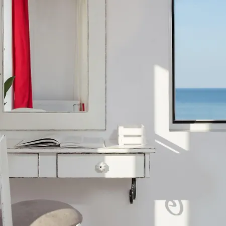 Iris Hotel 3*