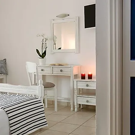 Iris Hotel 3*