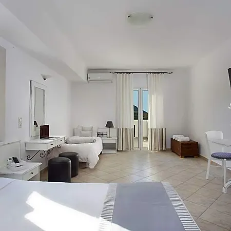 Iris Hotel 3*
