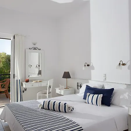 Iris 3* Μονεμβασιά